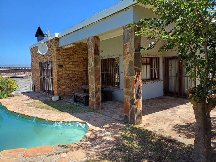 6 Bedroom Property for Sale in Palmiet Western Cape